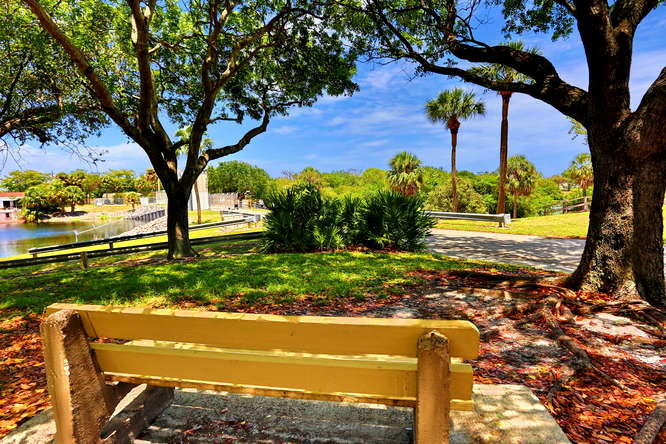 COURTYARDS OF LAKE WORTH - Residential