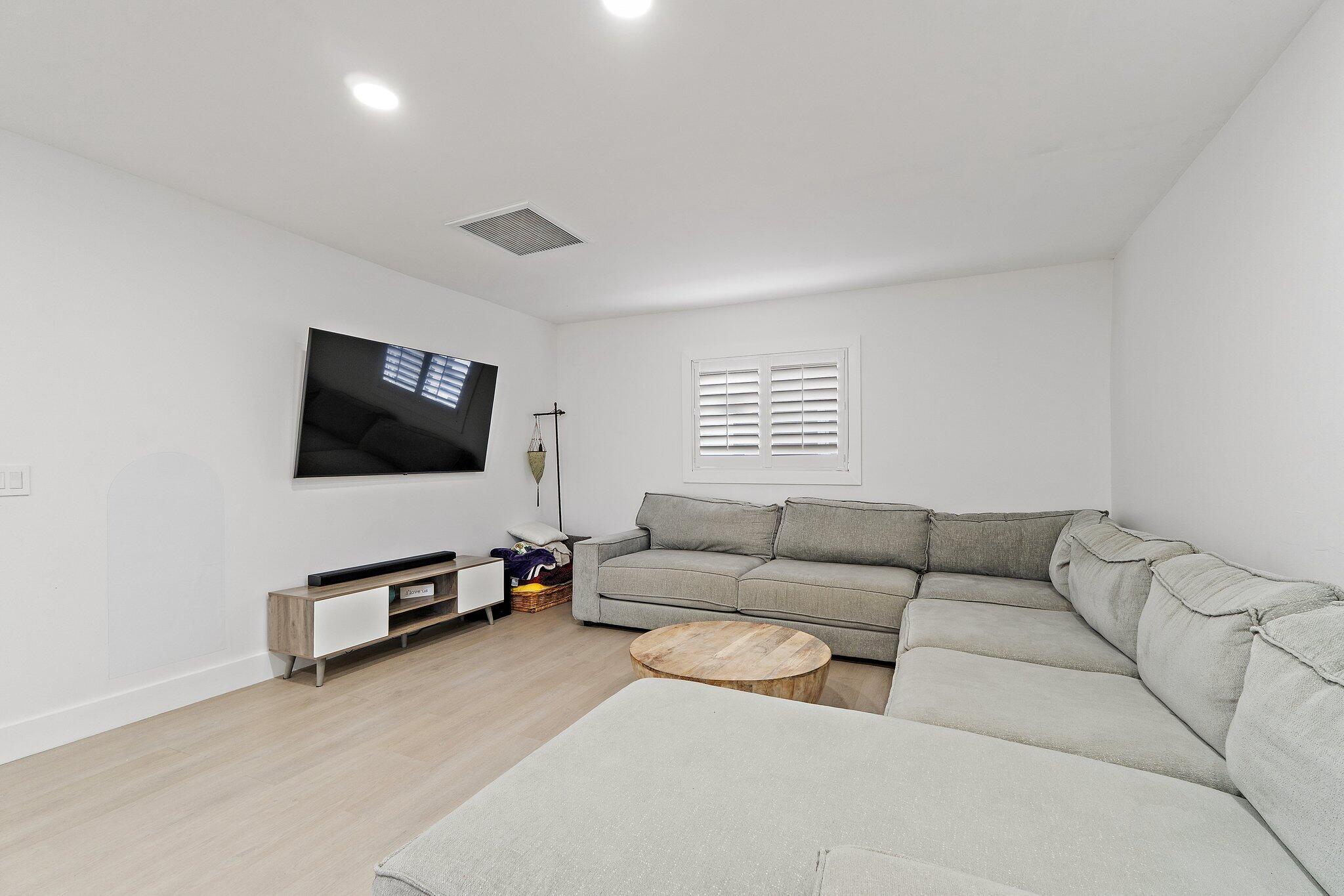 CORAL GARDENS - Residential