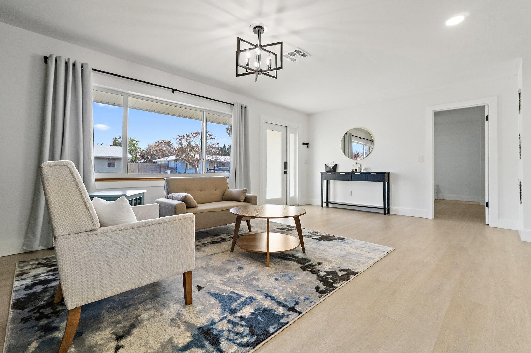 CORAL GARDENS - Residential