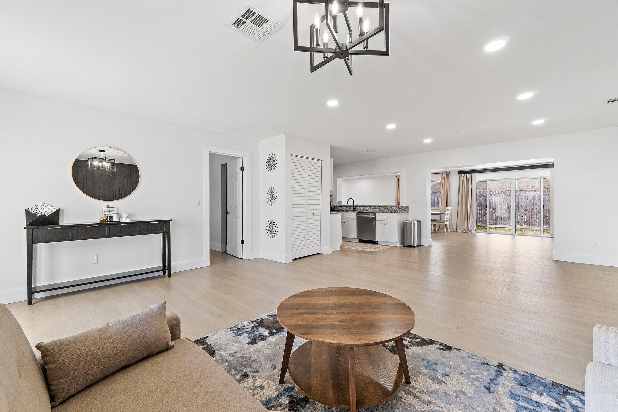 CORAL GARDENS - Residential