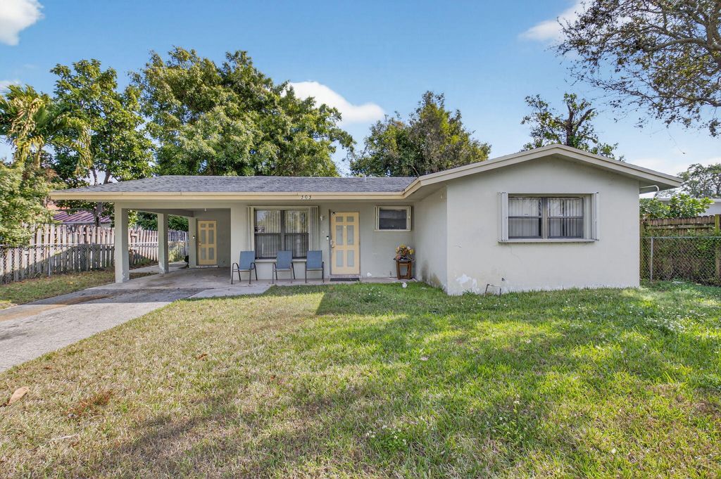 Photo of 303 SW 2nd Avenue, Delray Beach, FL 33444 (MLS # R11165186)