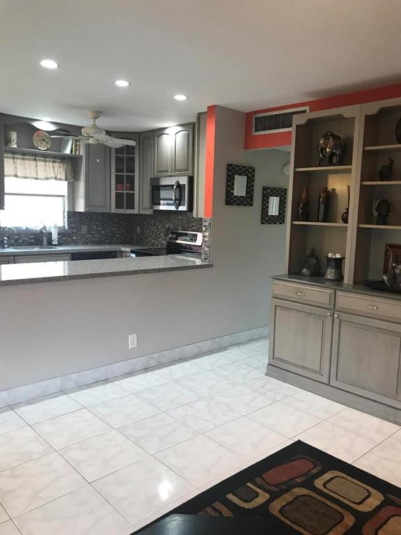 KINGS POINT TUSCANY CONDOS - Residential