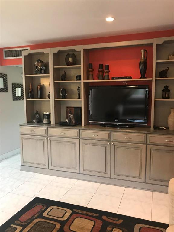 KINGS POINT TUSCANY CONDOS - Residential