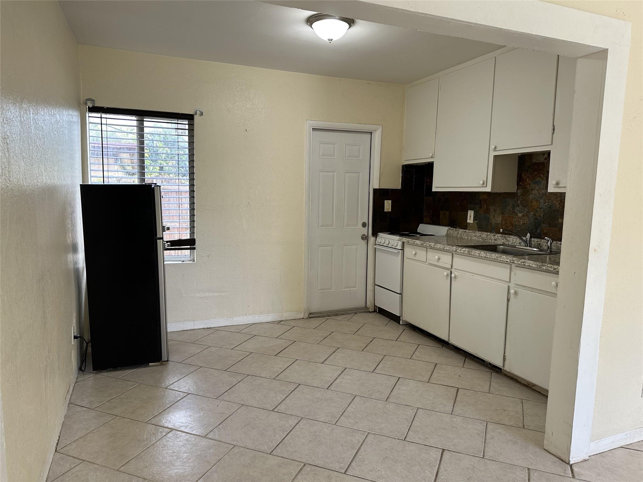 North Hollywood 4-1 B - Residential Lease
