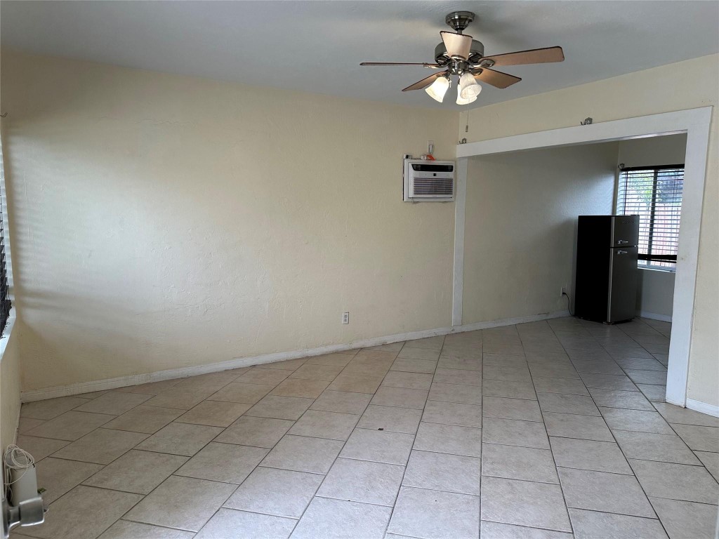 North Hollywood 4-1 B - Residential Lease