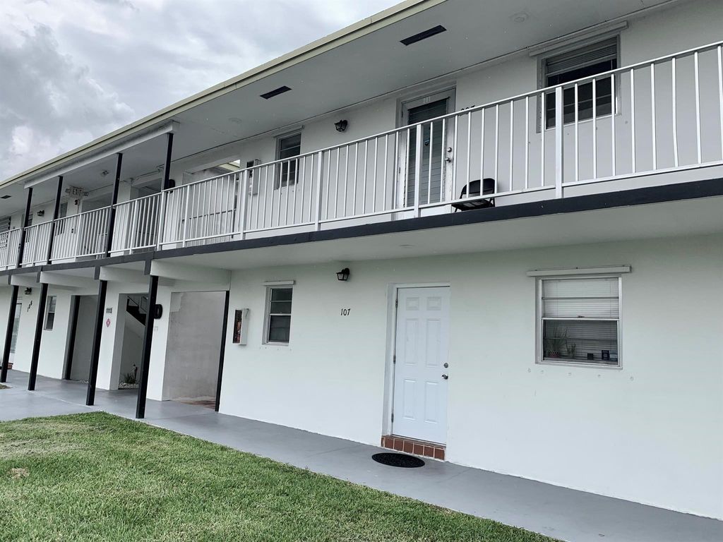 Photo of 1113 Lake Terrace #107, Boynton Beach, FL 33426 (MLS # R10895596)