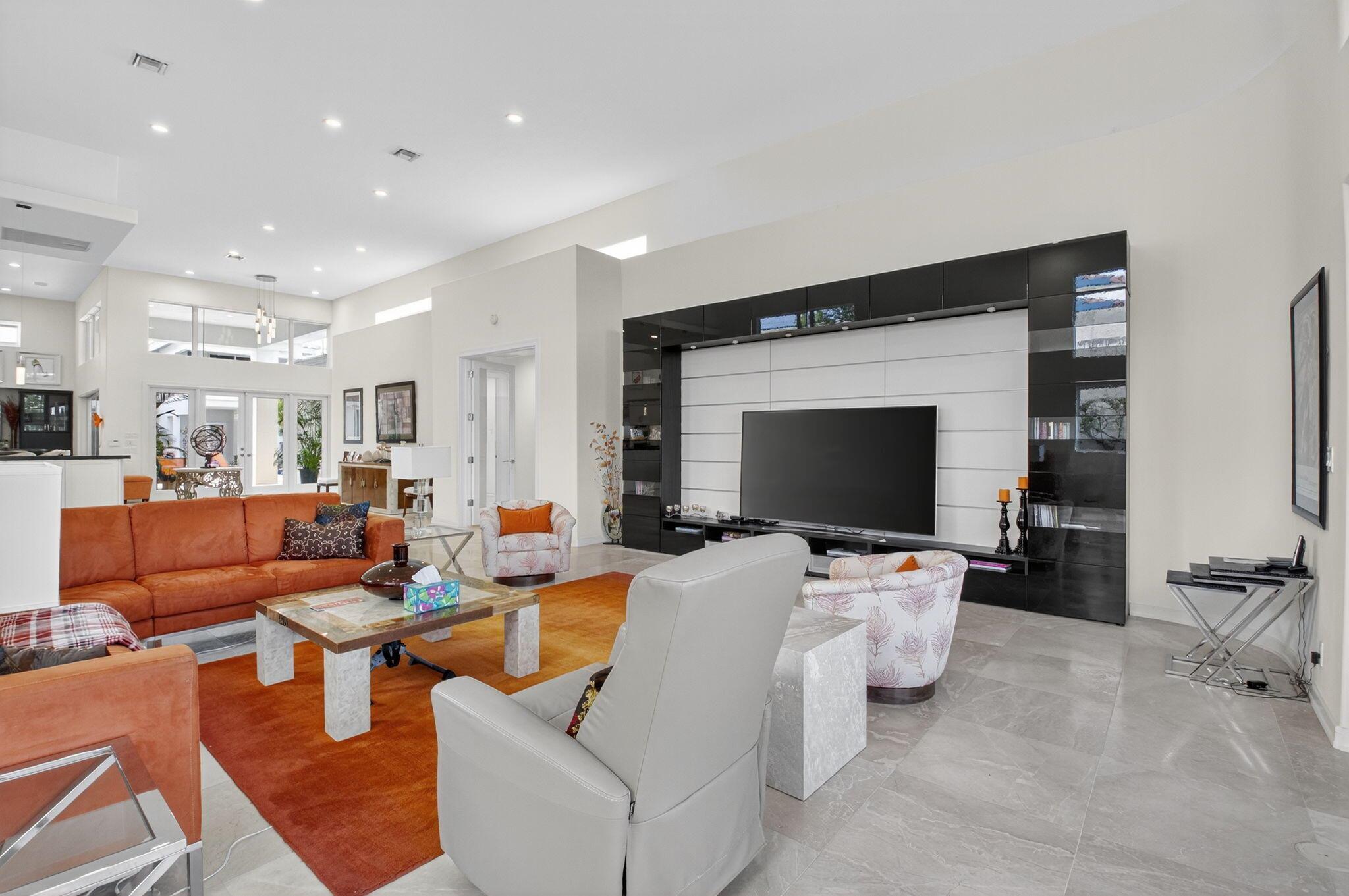 ROYAL PALM COVE/POLO CLUB - Residential