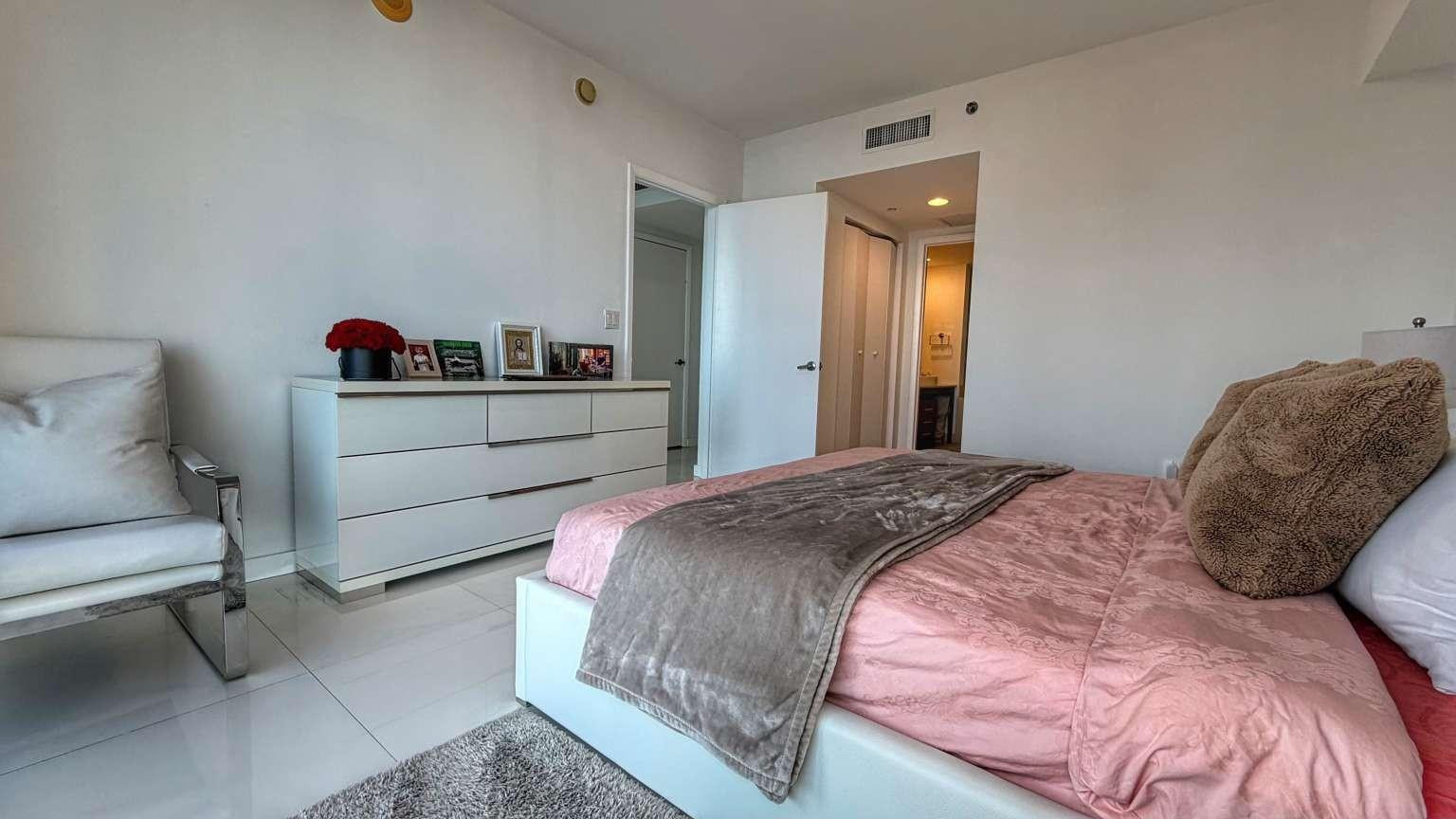 ICON BRICKELL CONDO NO 3 - Residential