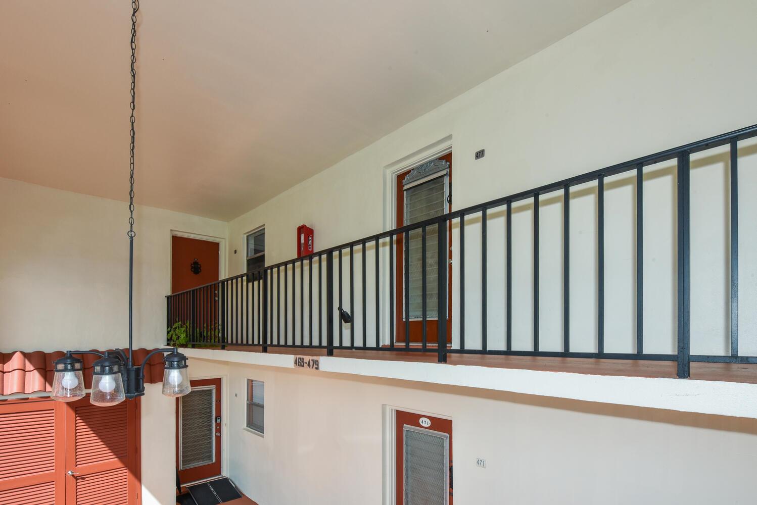 GOLDEN LAKES VILLAGE COND - Residential Lease