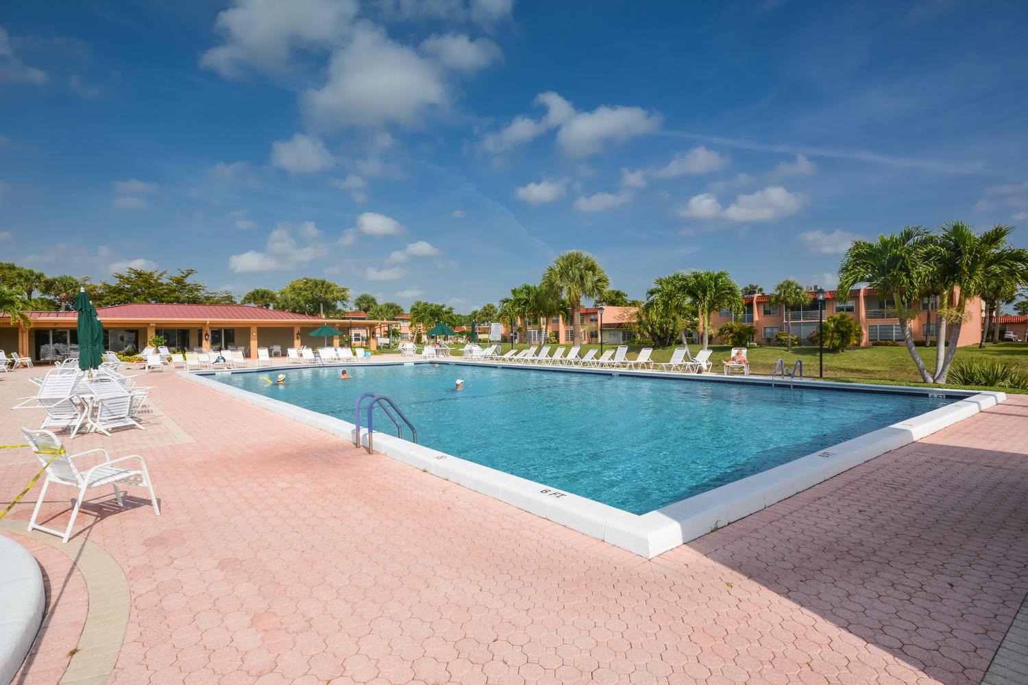 GOLDEN LAKES VILLAGE COND - Residential Lease