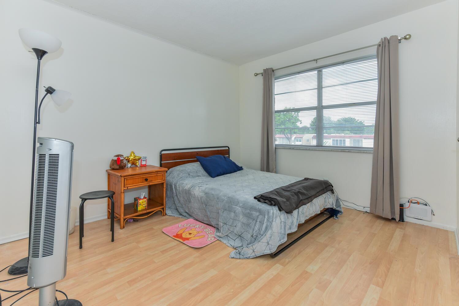 GOLDEN LAKES VILLAGE COND - Residential Lease