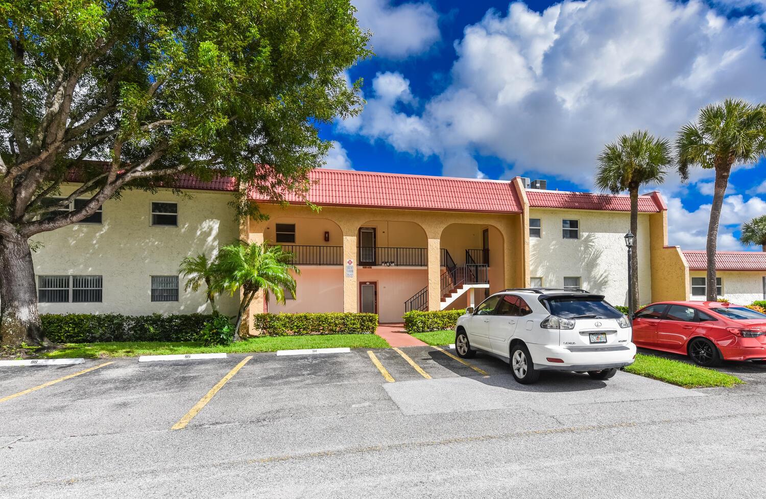 GOLDEN LAKES VILLAGE COND - Residential Lease