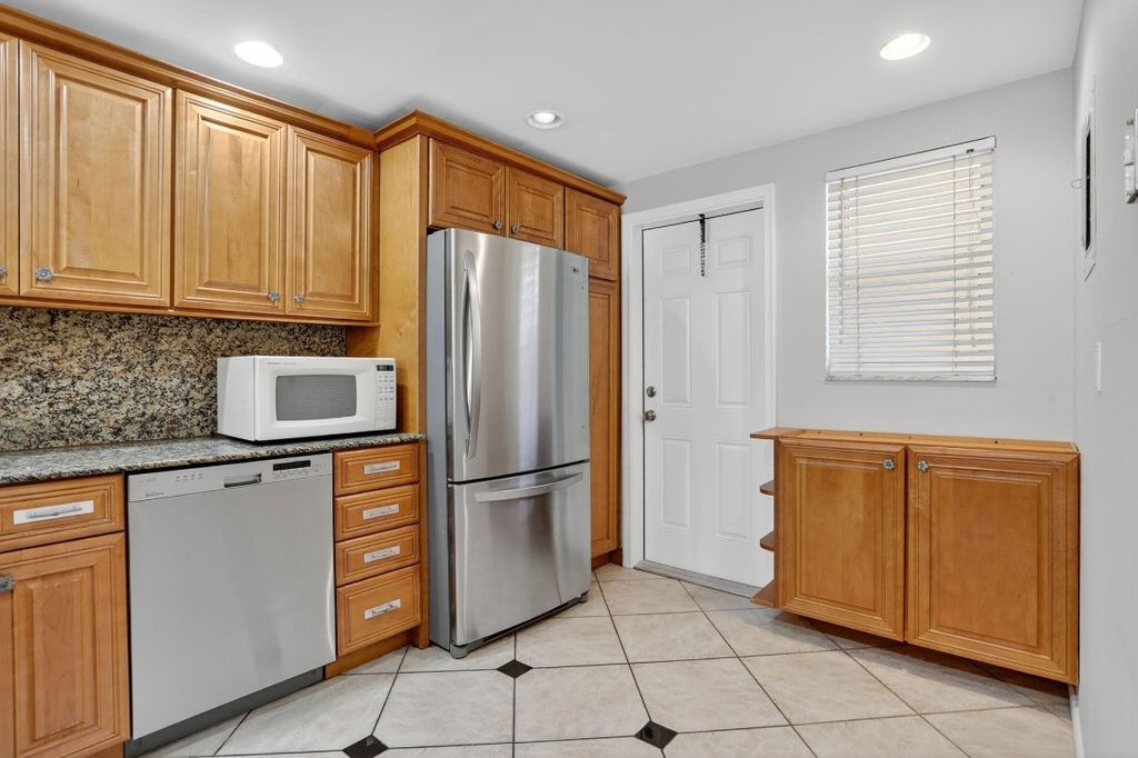 Photo of 3050 NE 16th Avenue #107, Oakland Park, FL 33334 (MLS # F10527412)