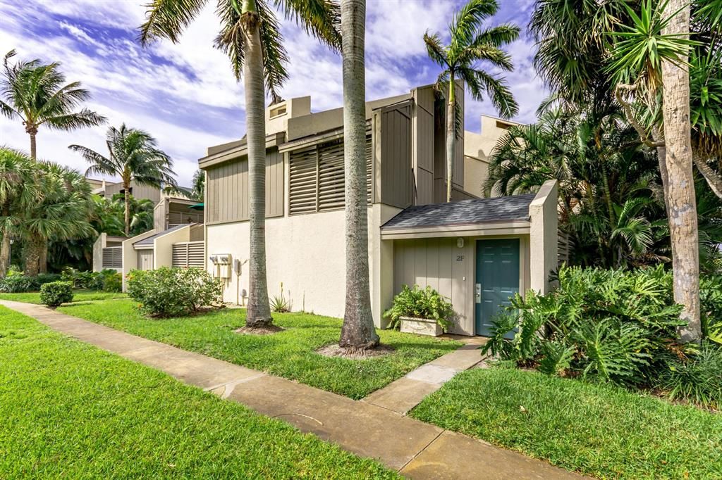 Photo of 1605 S Us Highway 1 #2f, Jupiter, FL 33477 (MLS # R10699617)