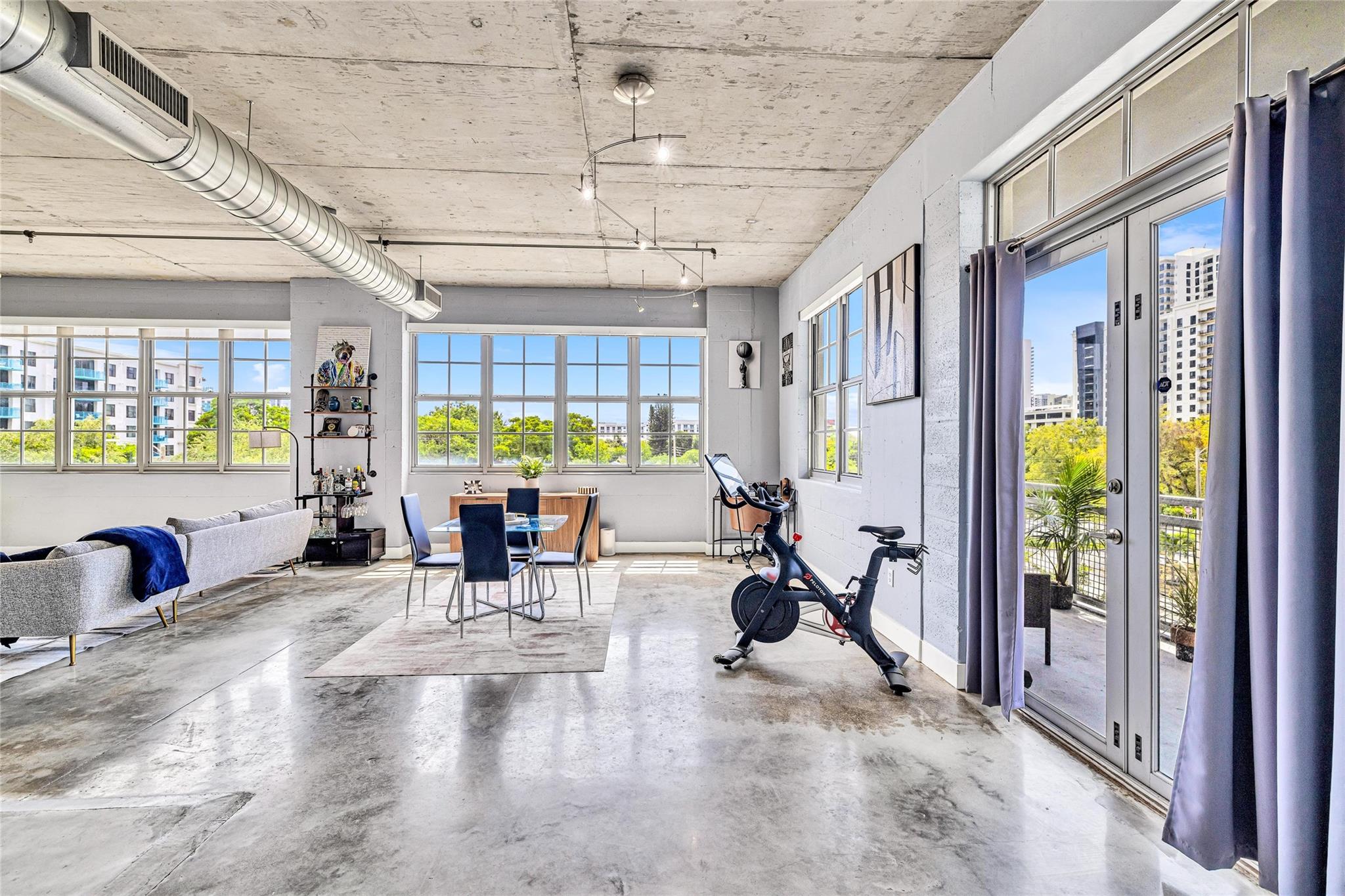 435 N Andrews Ave 301