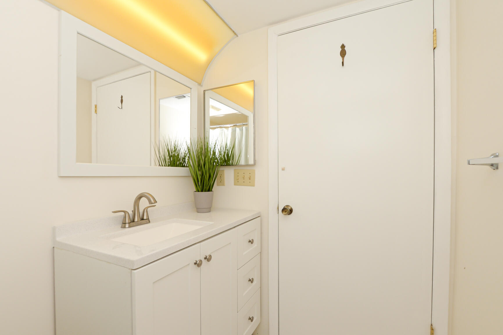 CIRCLE BAY YACHT CLUB CONDO - Residential Lease