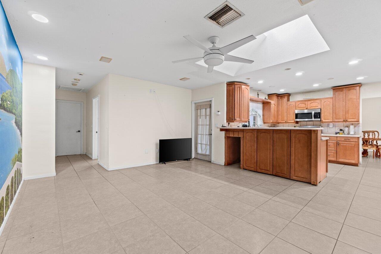 PALM BEACH FARMS CO 3 - Residential