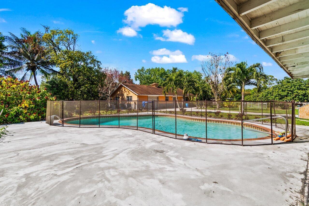 PALM BEACH FARMS CO 3 - Residential