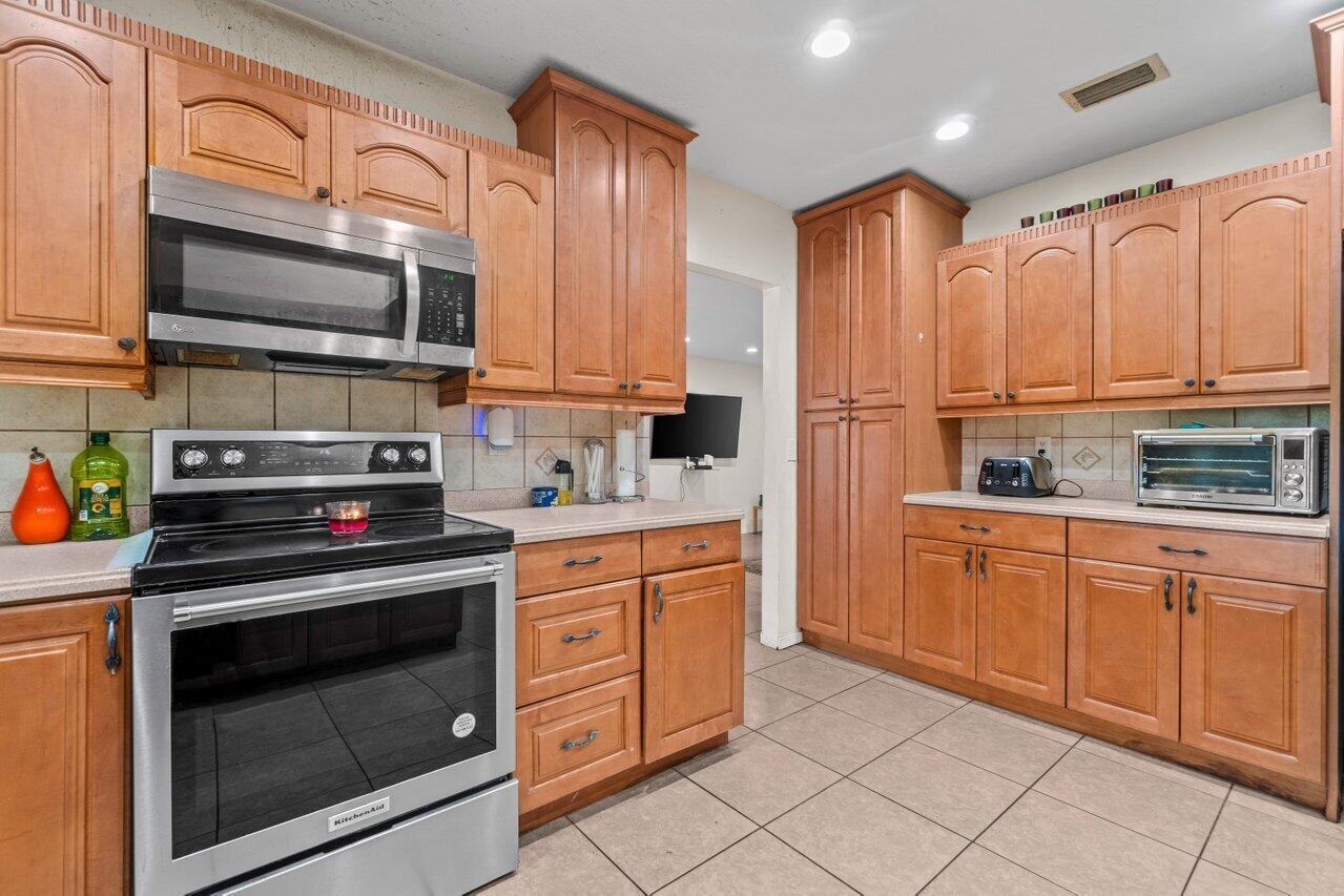 PALM BEACH FARMS CO 3 - Residential