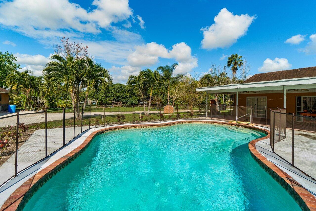 PALM BEACH FARMS CO 3 - Residential