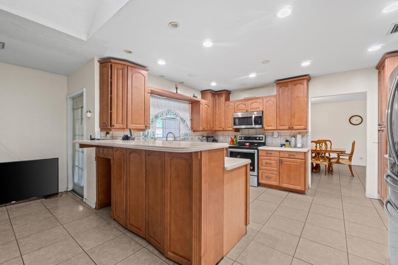 PALM BEACH FARMS CO 3 - Residential