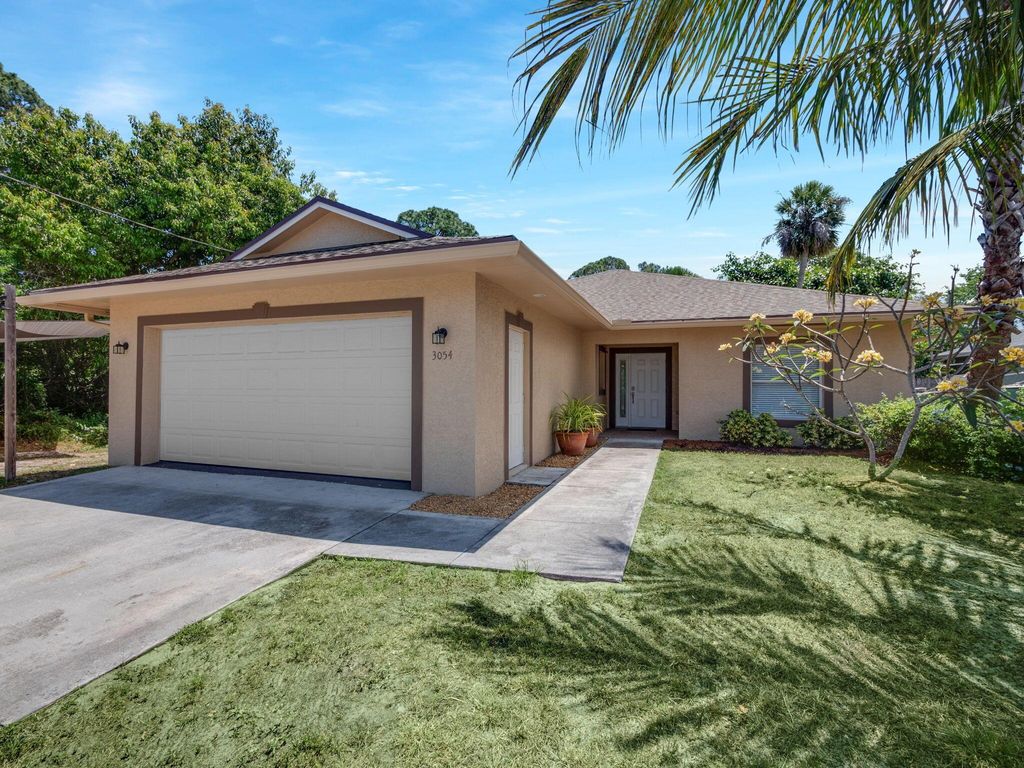 Photo of 3054 SE Jefferson Street, Stuart, FL 34997 (MLS # R10980538)