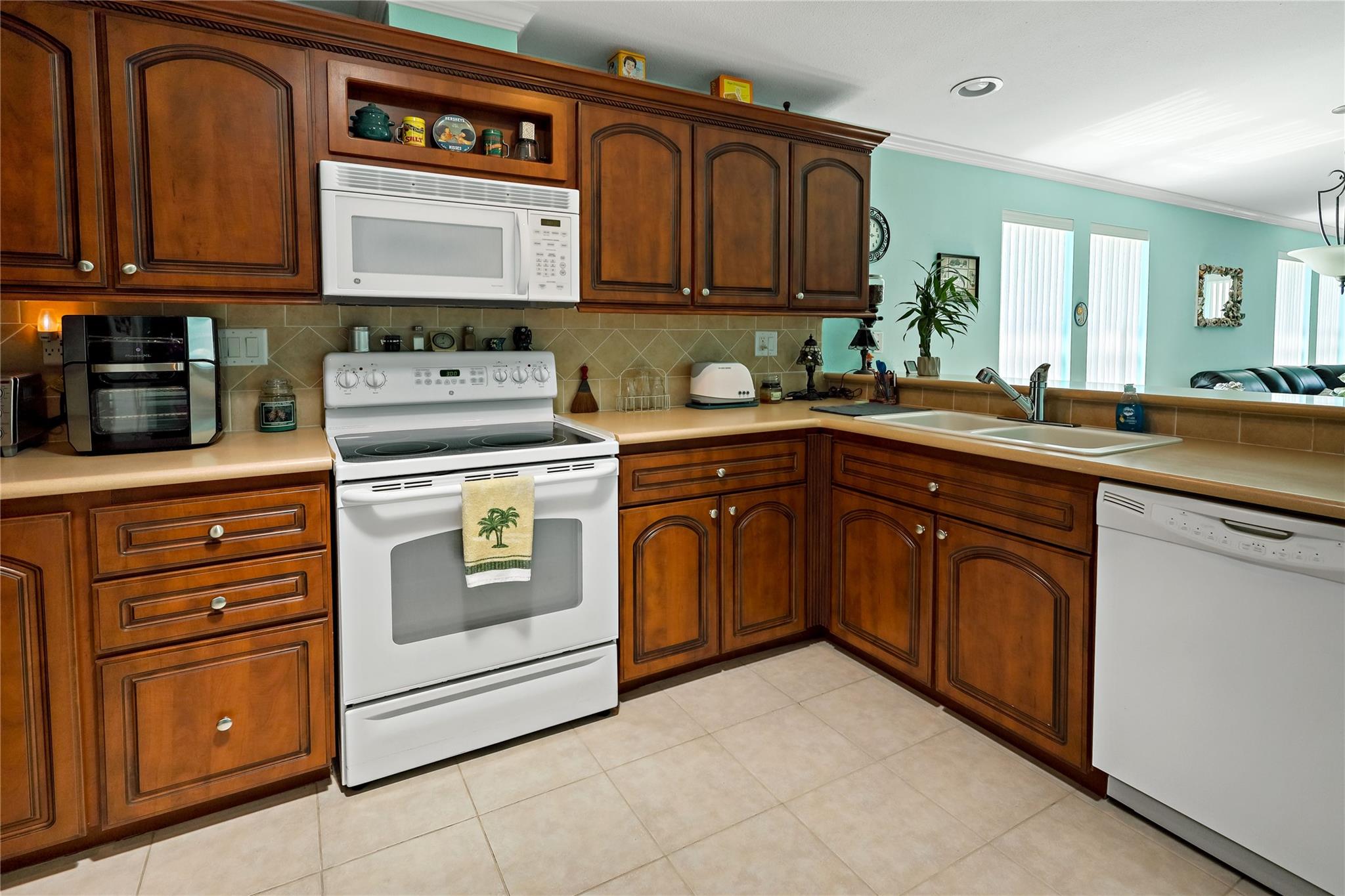 165 Flora Lane, Vero Beach, FL, 32960/$249,899 3 165 Flora Lane