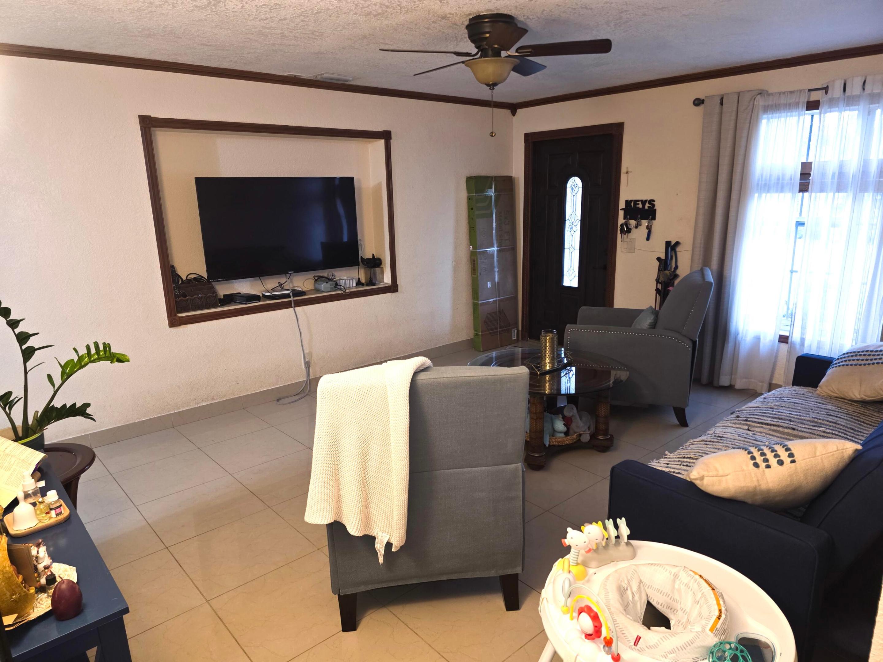 4118 Ruth Road, Lake Worth, FL, 33461/$550,000 3 4118 Ruth Road