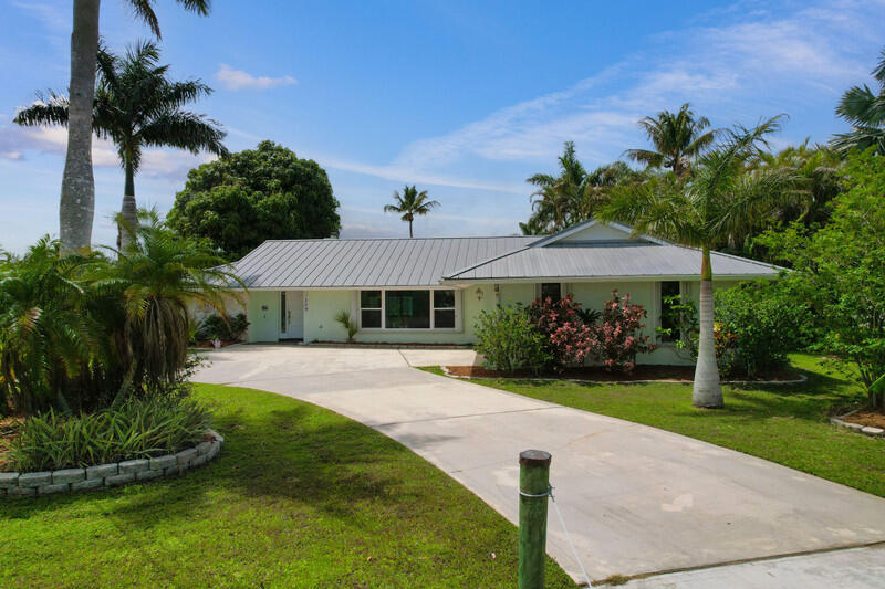 1209 SW Dyer Point Road