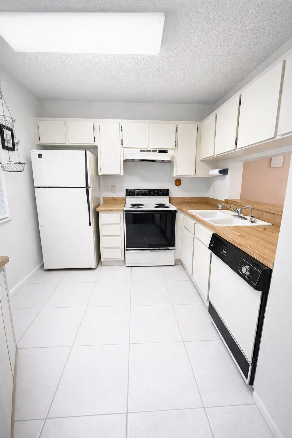 5550 Lakeside Drive 203