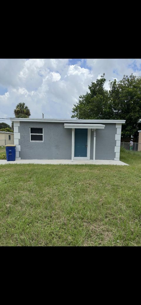 2507 Avenue L Fort Pierce FL 34947