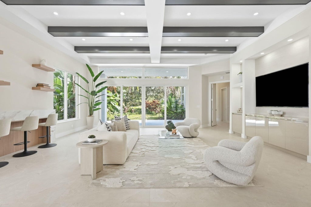 Photo of 7695 VILLA D ESTE Way, Delray Beach, FL 33446 (MLS # B26077402)