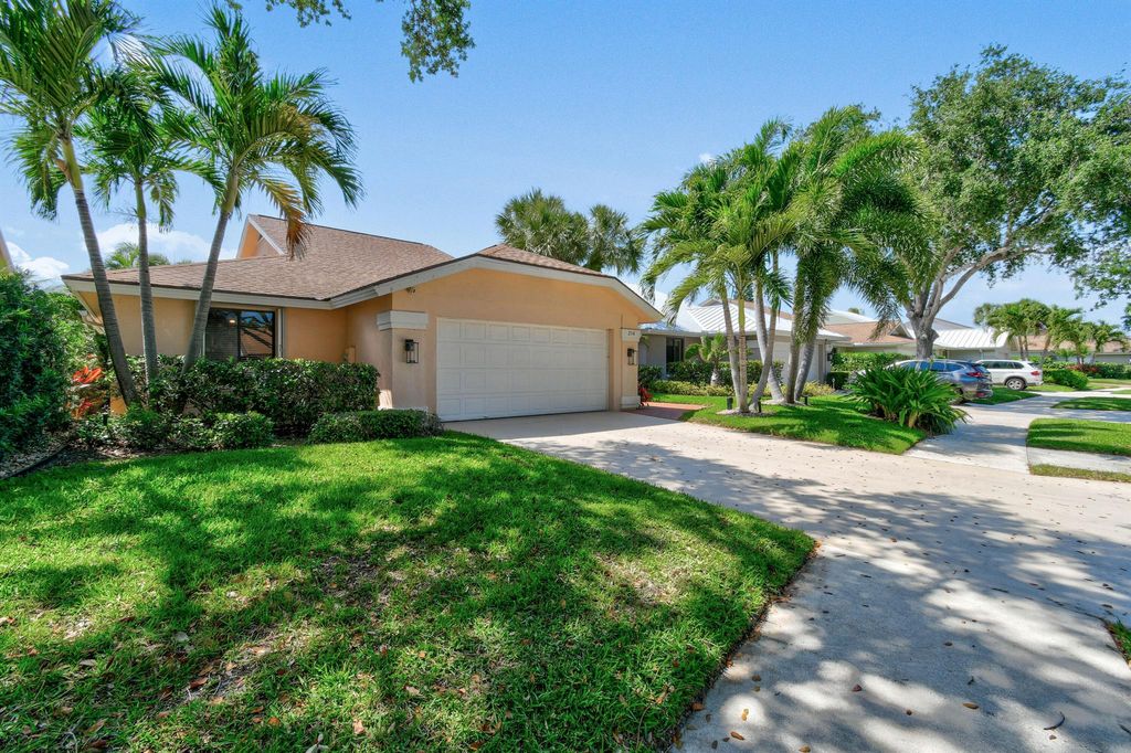 Photo of 214 E River Park Drive E, Jupiter, FL 33477 (MLS # R11083618)