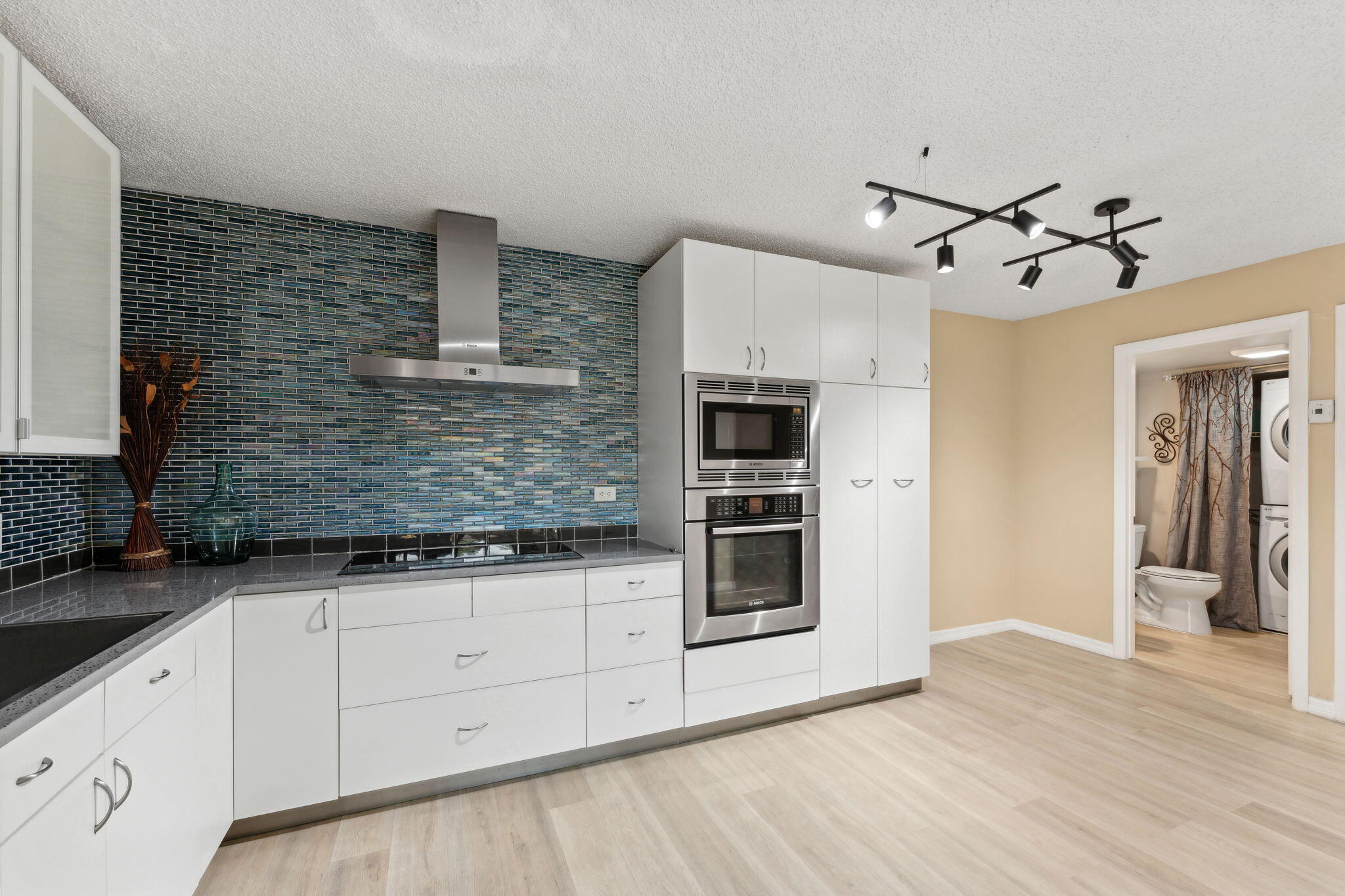 GARDEN LAKES AND GARDEN SQUARE SHOPS - Residential Lease