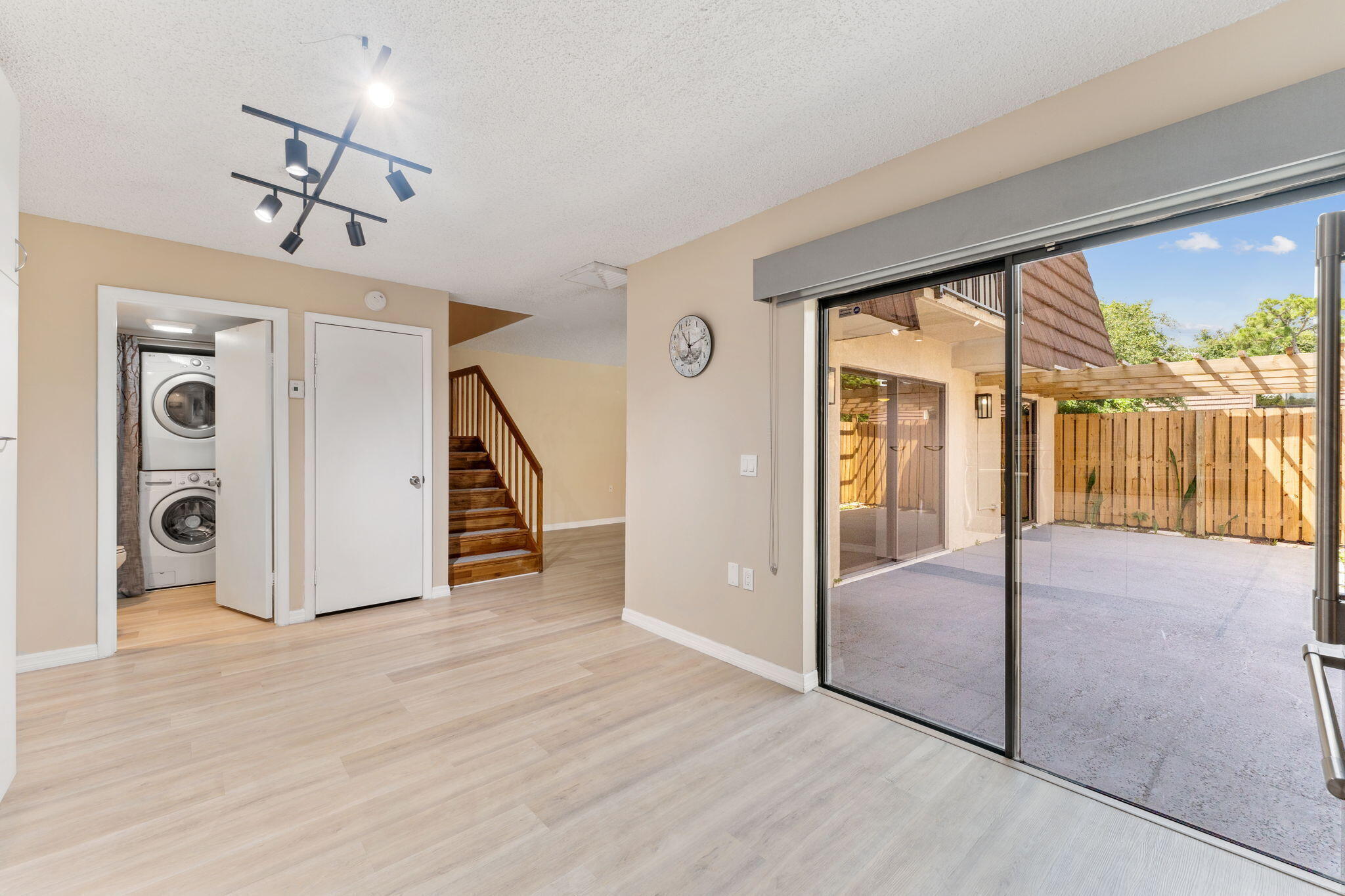 GARDEN LAKES AND GARDEN SQUARE SHOPS - Residential Lease