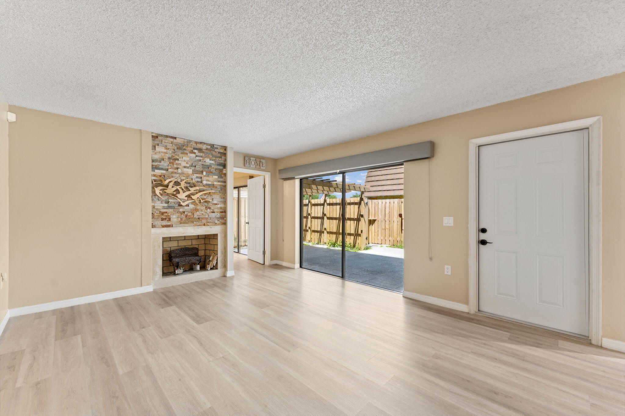 GARDEN LAKES AND GARDEN SQUARE SHOPS - Residential Lease