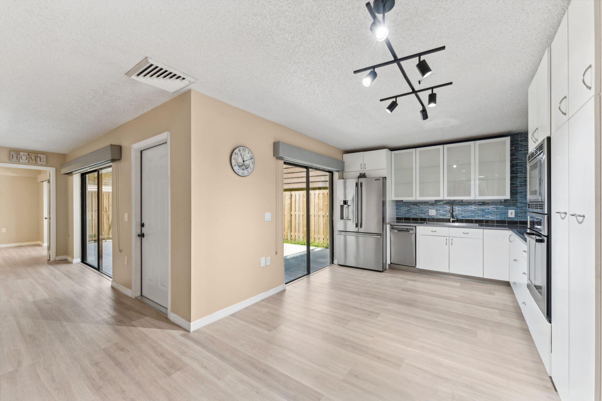 GARDEN LAKES AND GARDEN SQUARE SHOPS - Residential Lease