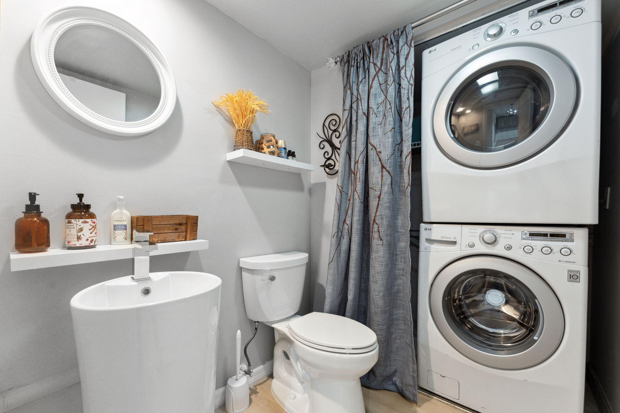 GARDEN LAKES AND GARDEN SQUARE SHOPS - Residential Lease