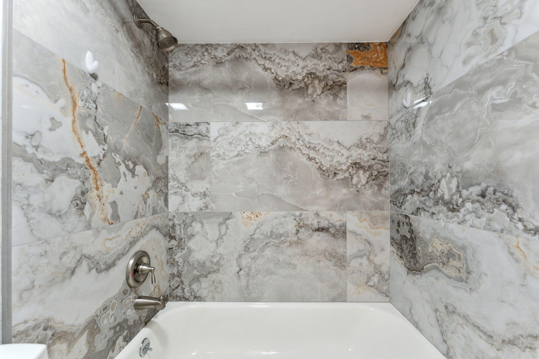 GARDEN LAKES AND GARDEN SQUARE SHOPS - Residential Lease