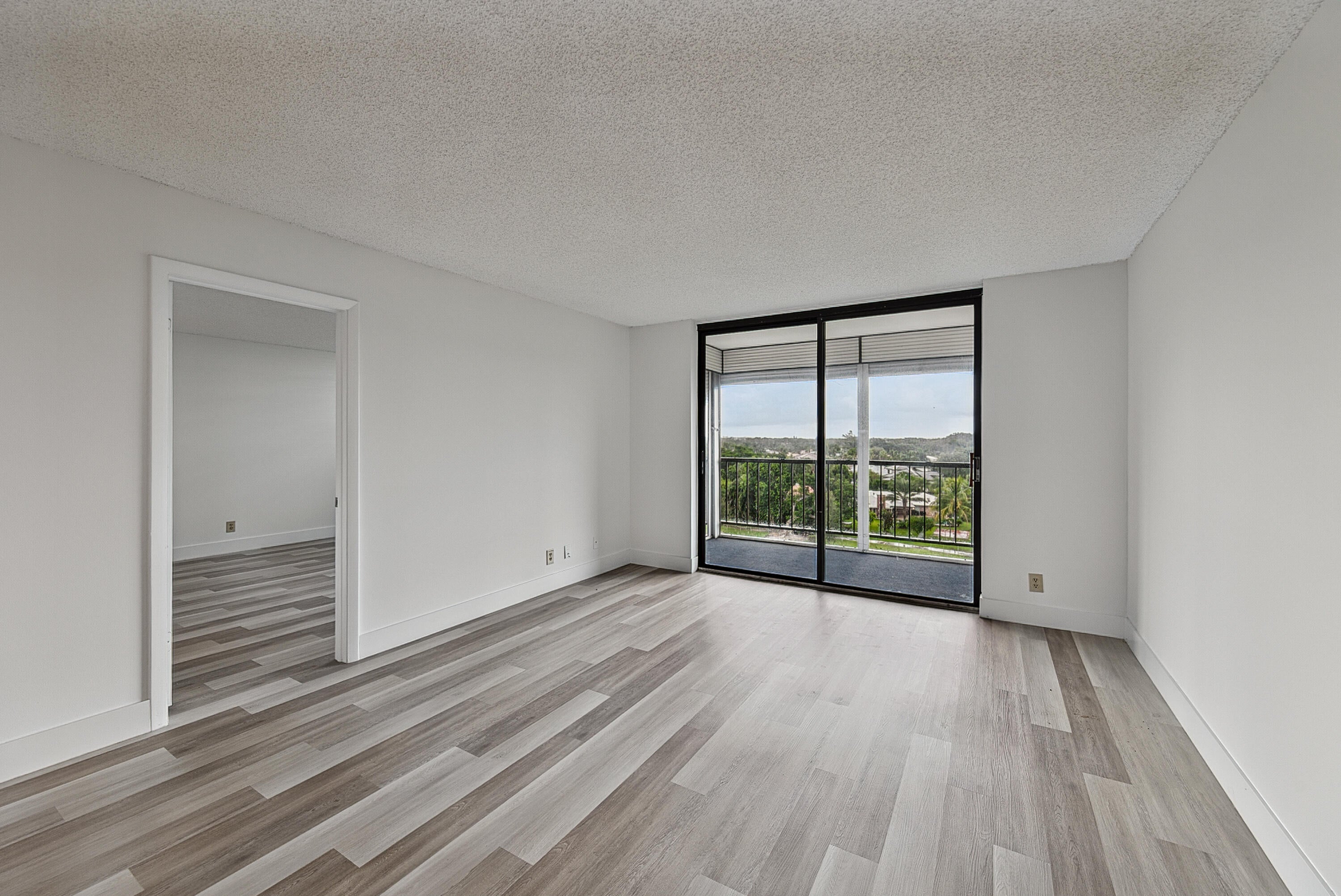 2430 DEER CREEK COUNTRY CLUB Boulevard 704-2
