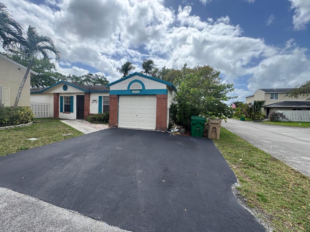 Photo of 13740 Cumberland Place, Davie, FL 33325 (MLS # B26011295)