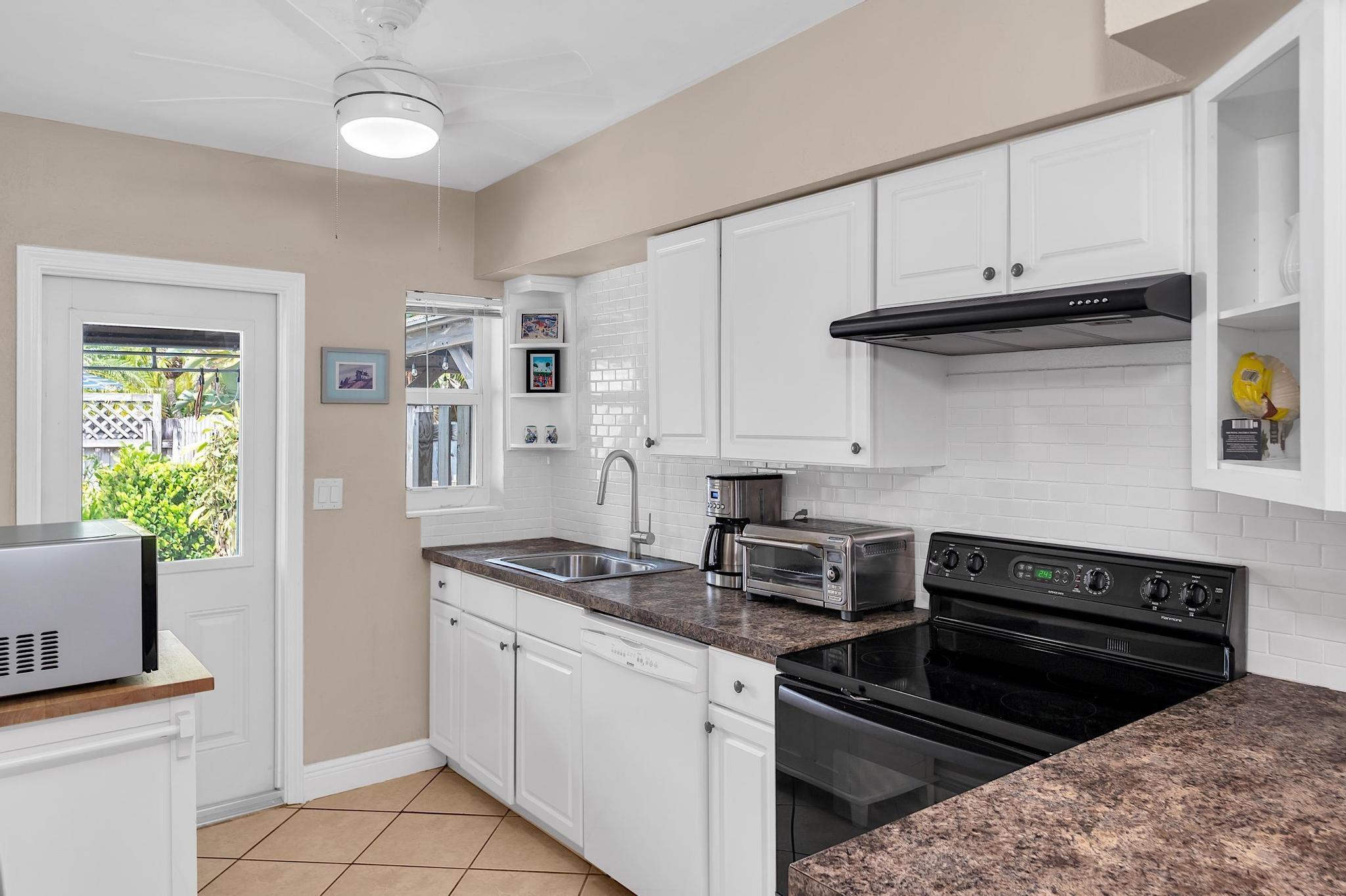 Coral Gardens Amd 32-21 B - Residential Lease