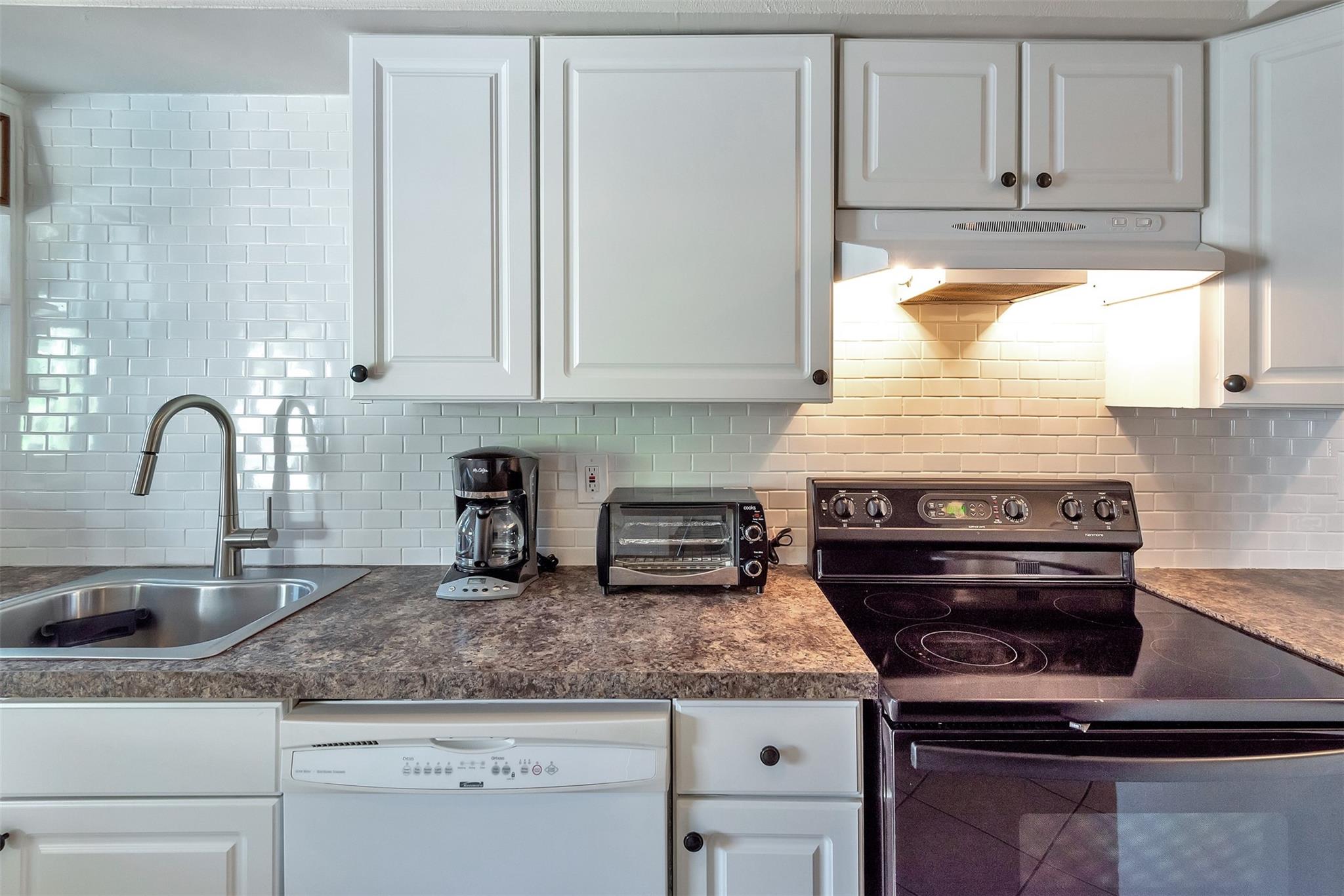 Coral Gardens Amd 32-21 B - Residential Lease