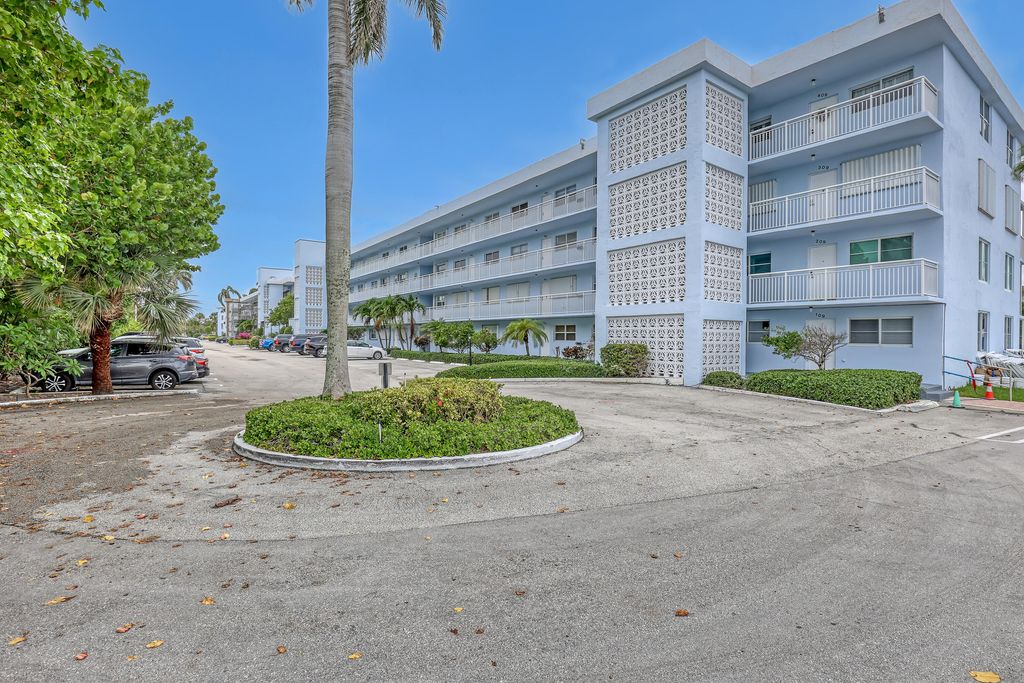 Photo of 2018 S Federal Highway #304, Boynton Beach, FL 33435 (MLS # R11067764)