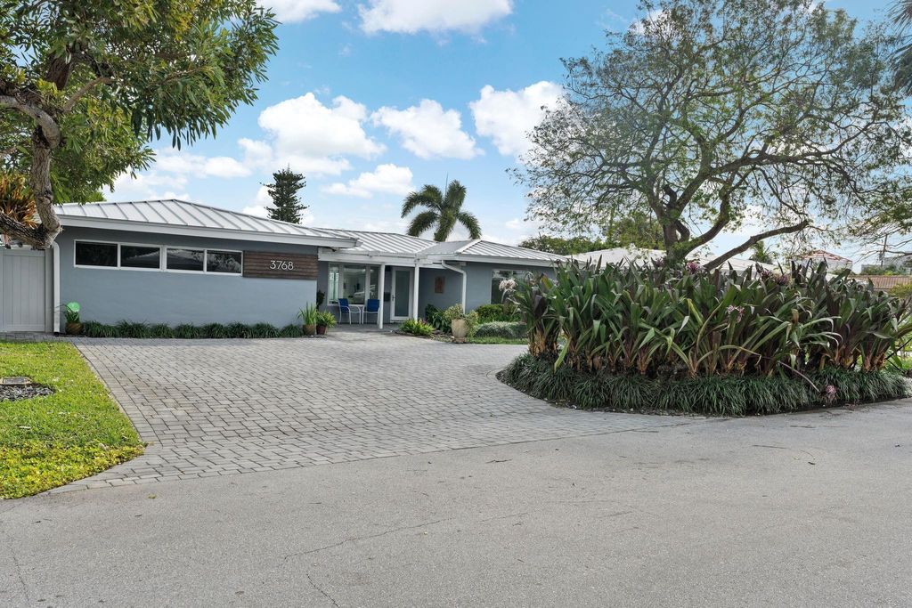 Photo of 3768 NE 19th Avenue, Oakland Park, FL 33308 (MLS # F10418158)