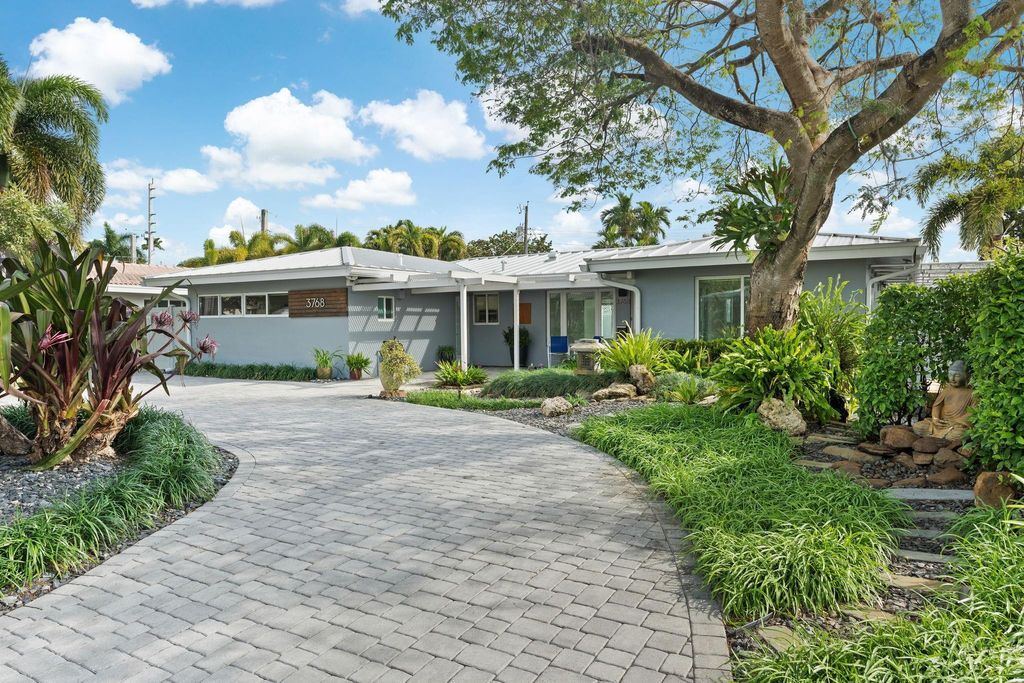 Photo of 3768 NE 19th Avenue, Oakland Park, FL 33308 (MLS # F10418158)