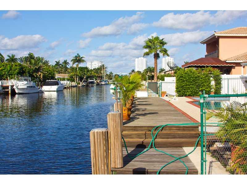 SANTA BARBARA SHORES - Residential
