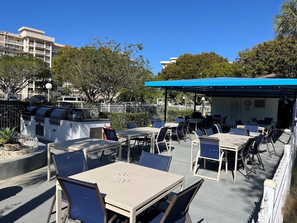 PALM AIRE BUILDING 20 - Residential