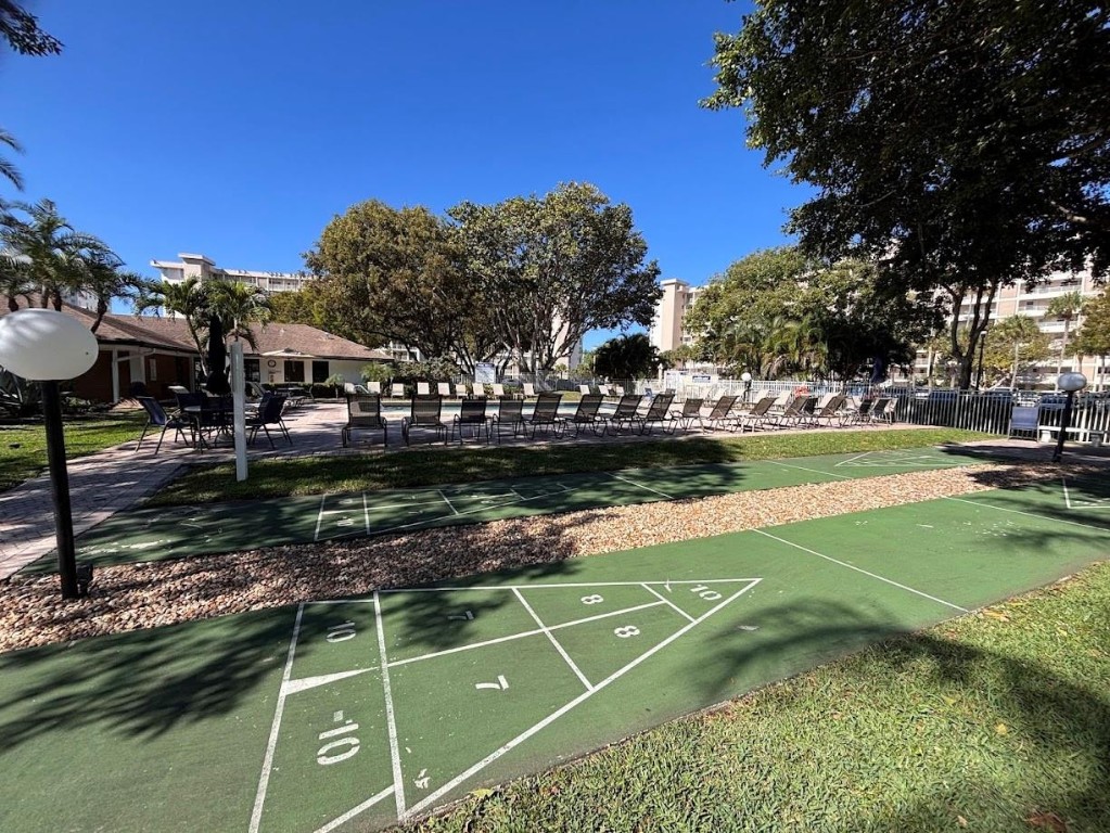 PALM AIRE BUILDING 20 - Residential