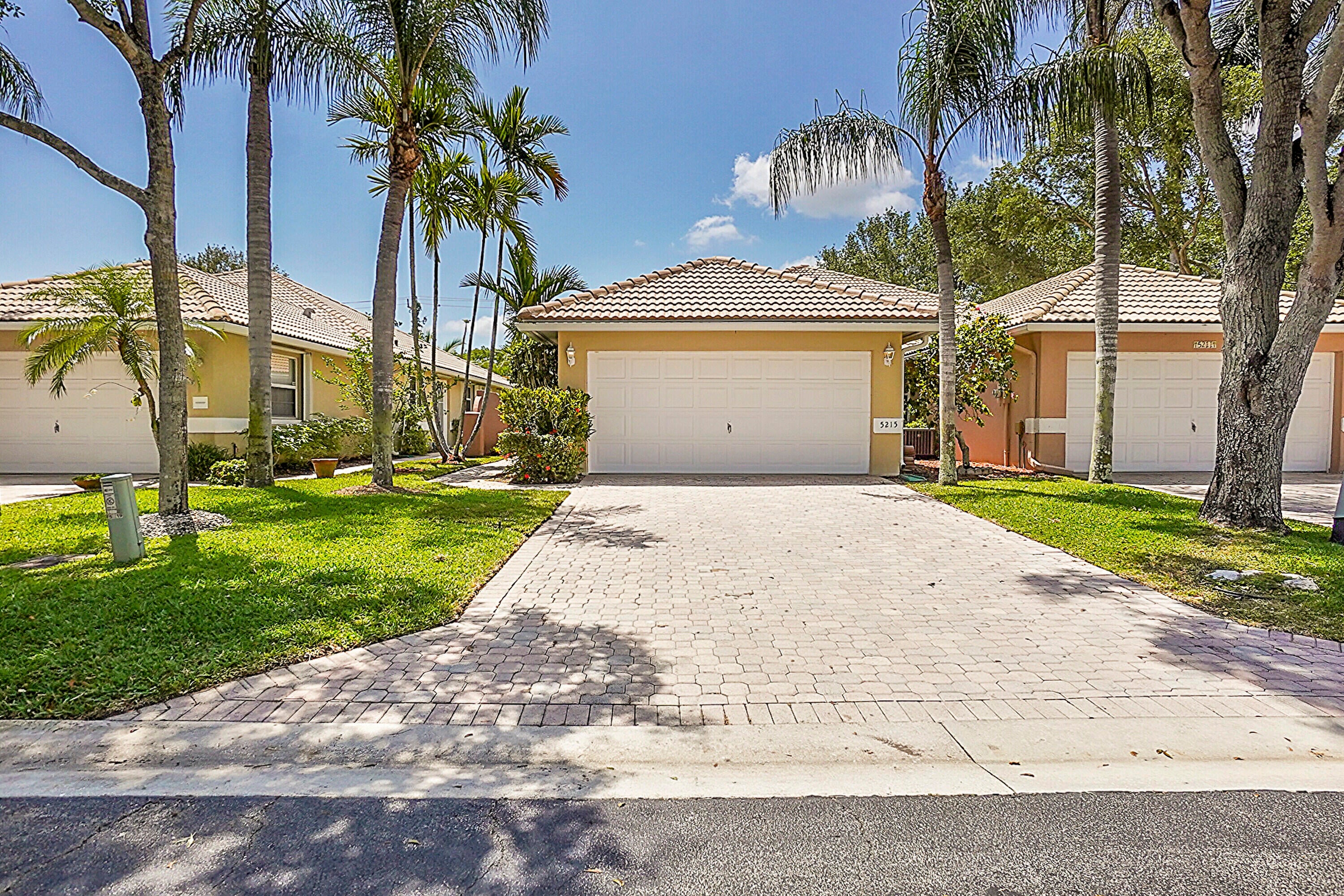 5215 Grande Palm Circle